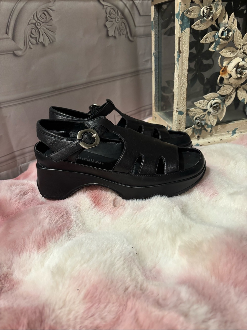 Naturalizer Women’s Black Platform Sandal, Size 5.5M